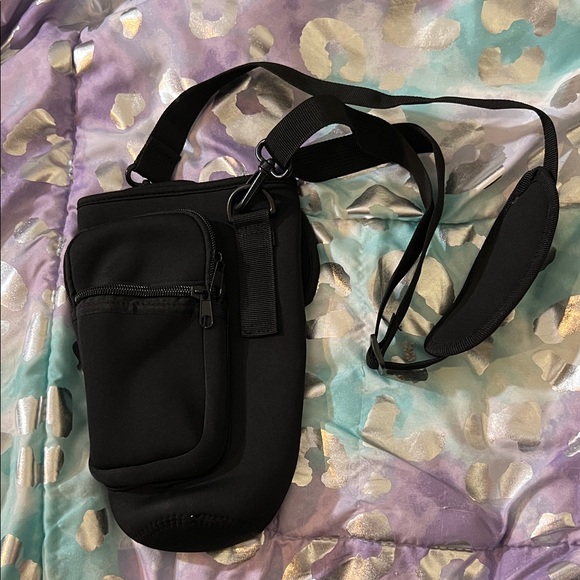 SHEIN Other - SHEIN Neoprene Stylish Black Water Bottle Carrier-NWOT